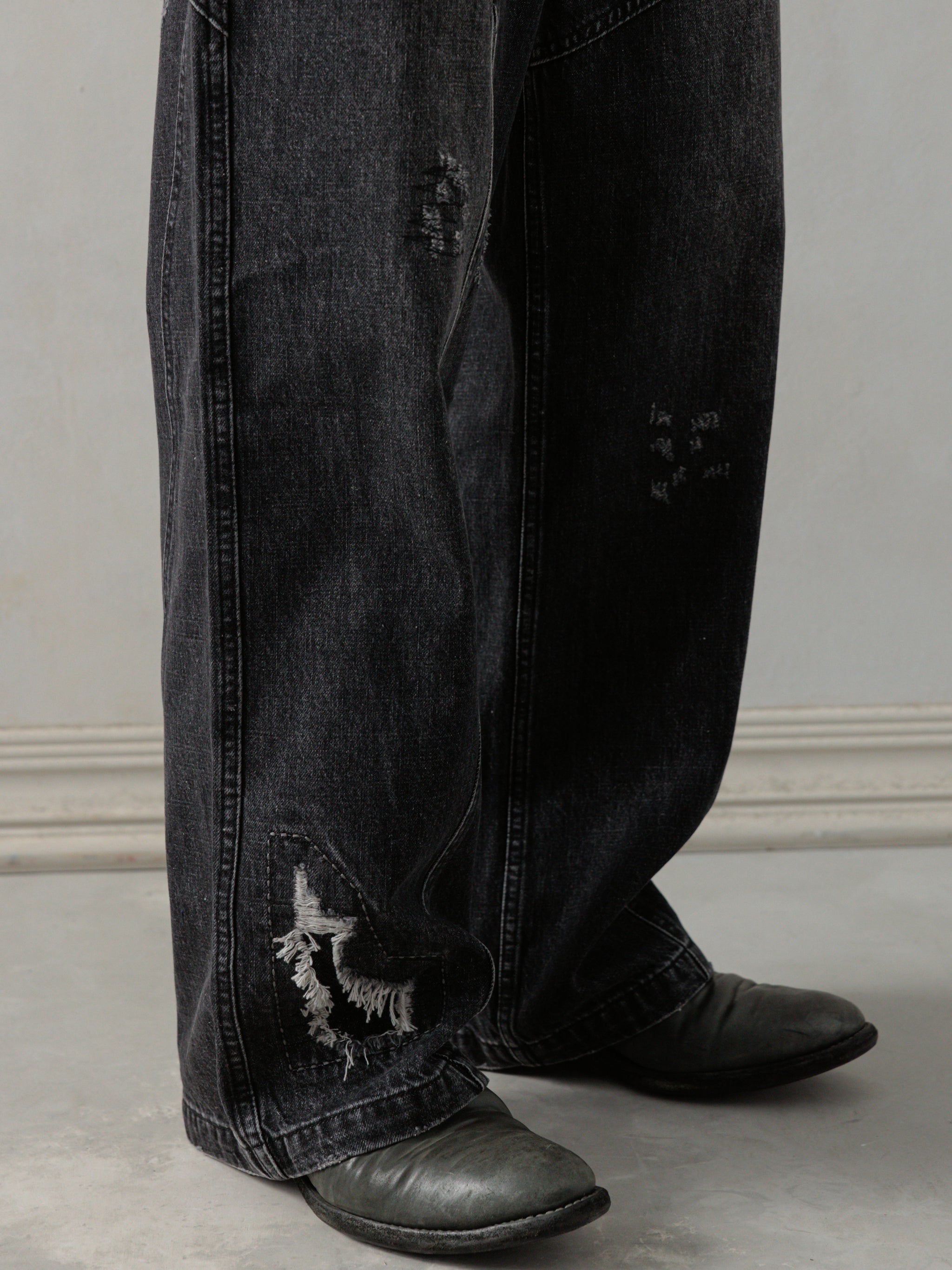 【YOURNUS】Washed Black Vintage Wide Denim The Perfect Vintage Wide-Leg Jean in Black Worn Wash