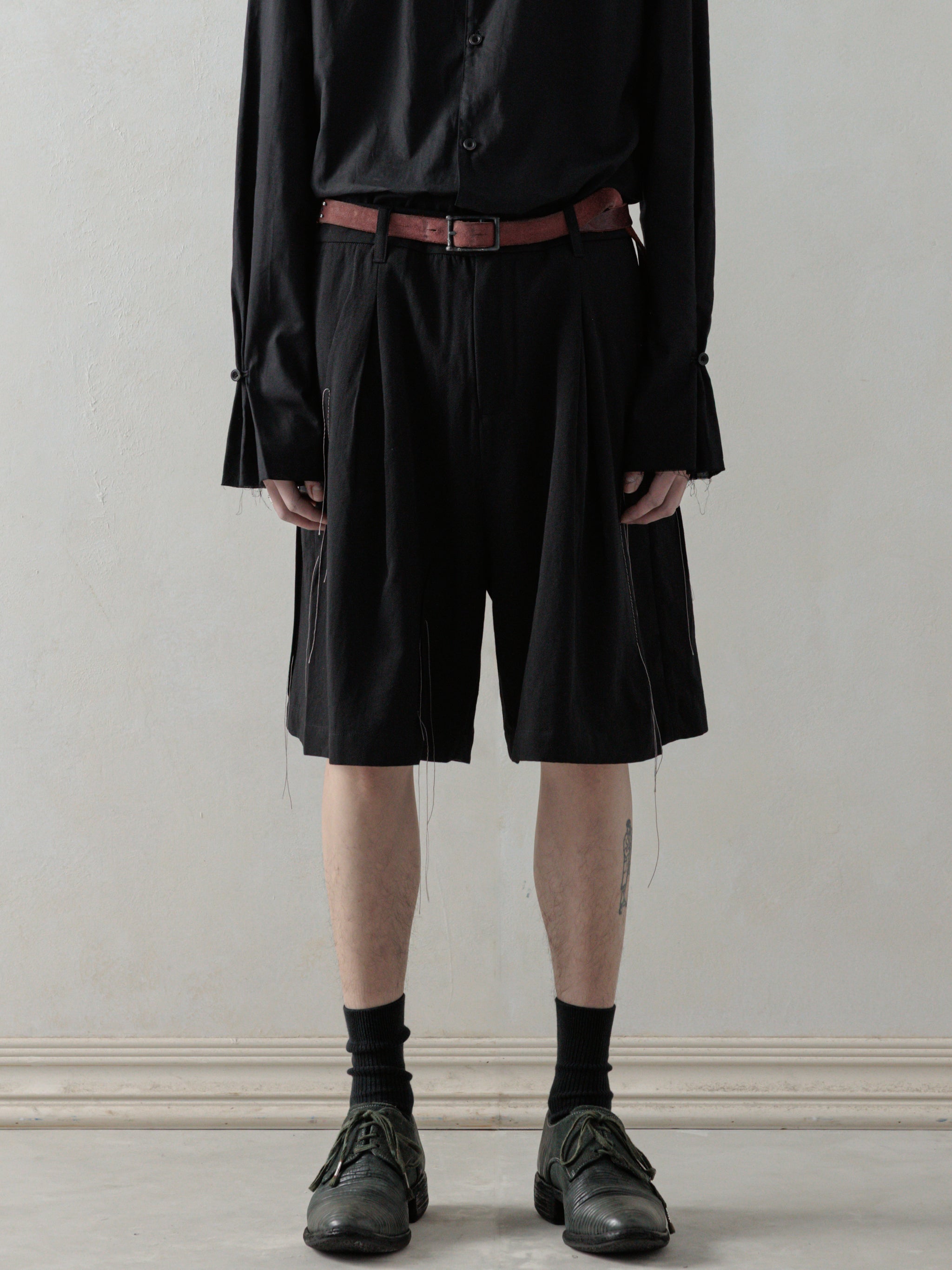 パンツ litmus JOHN BLACK TAILORED SHORTS Premium Linen Viscose Tailored Turn Up Hem Shorts | Karen Millen