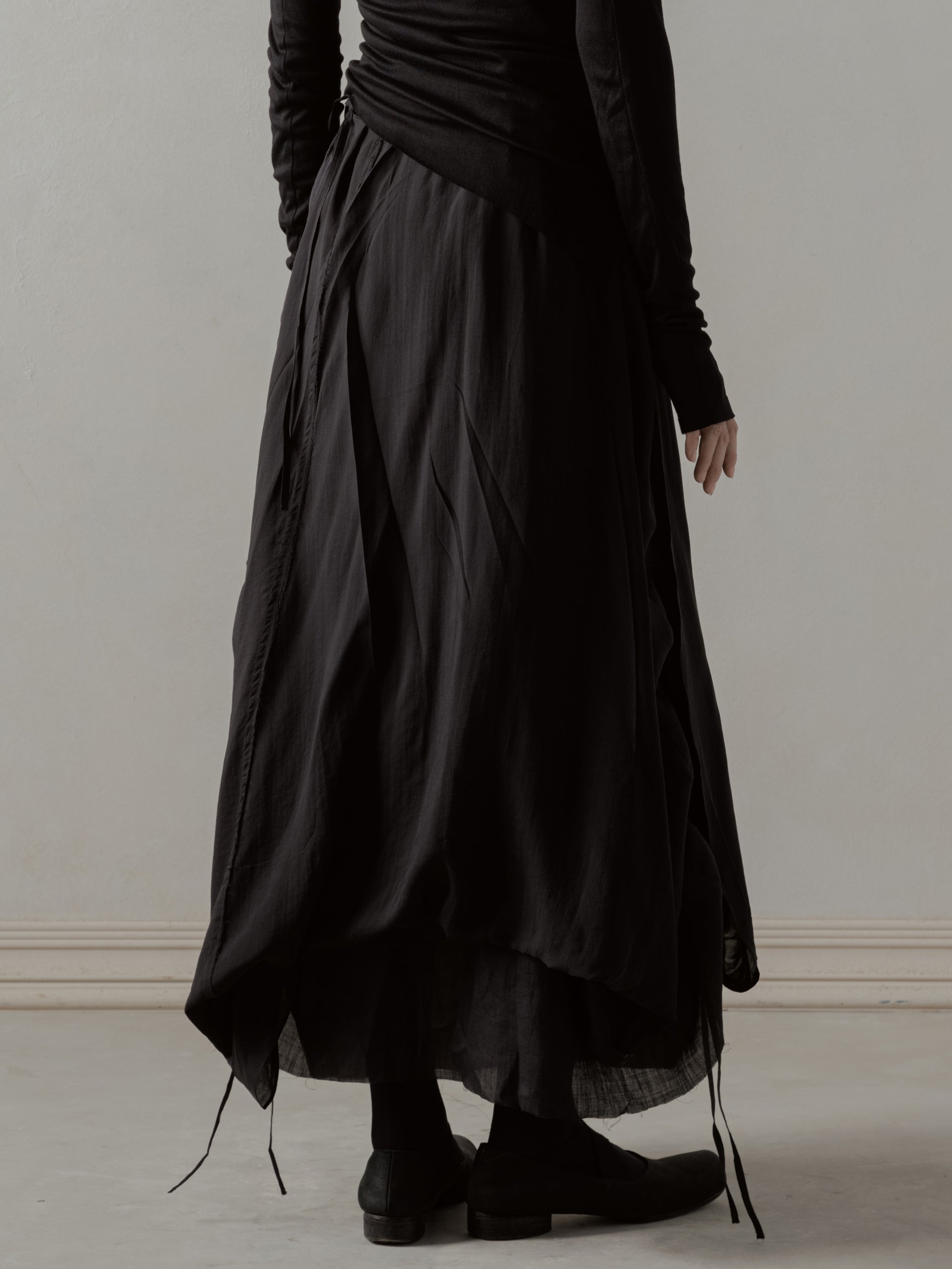 【NACHE】24fw FLOW LAYERED SKIRT NACHE - Flow Layered Skirt | HBX - ハイプビースト(Hypebeast