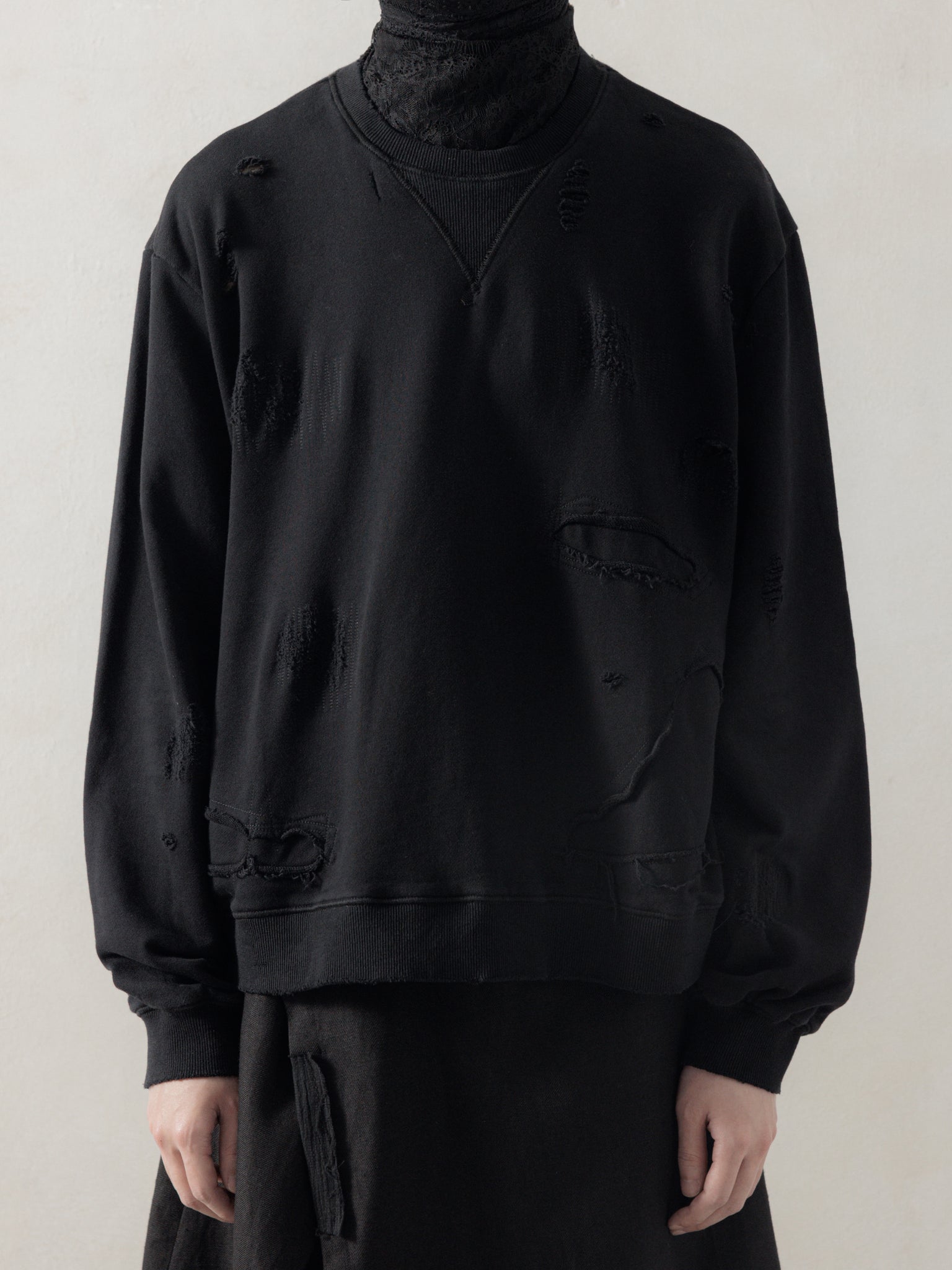 25FW｜Double V Destroyed Sweater (Black)