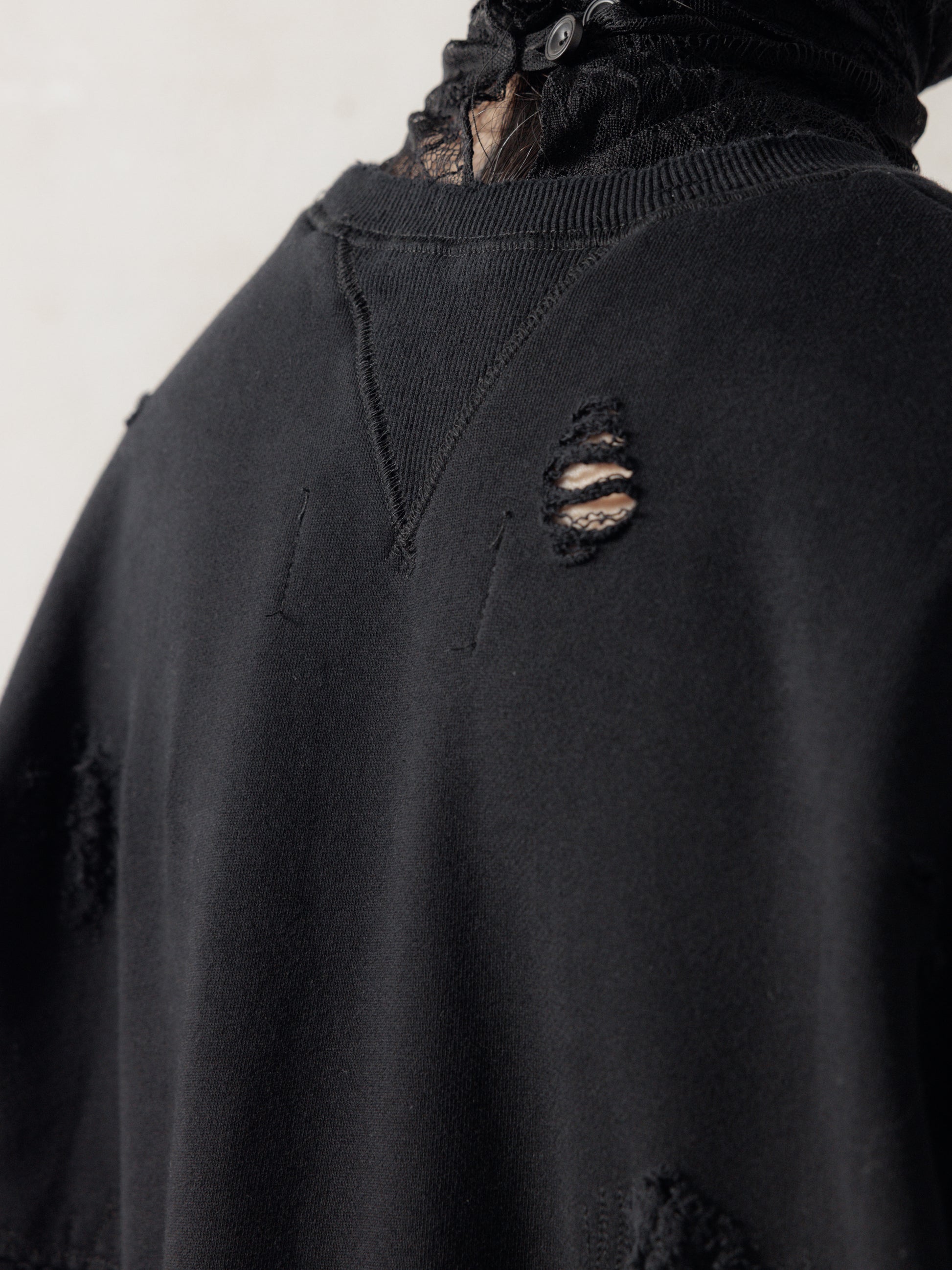25FW｜Double V Destroyed Sweater (Black)