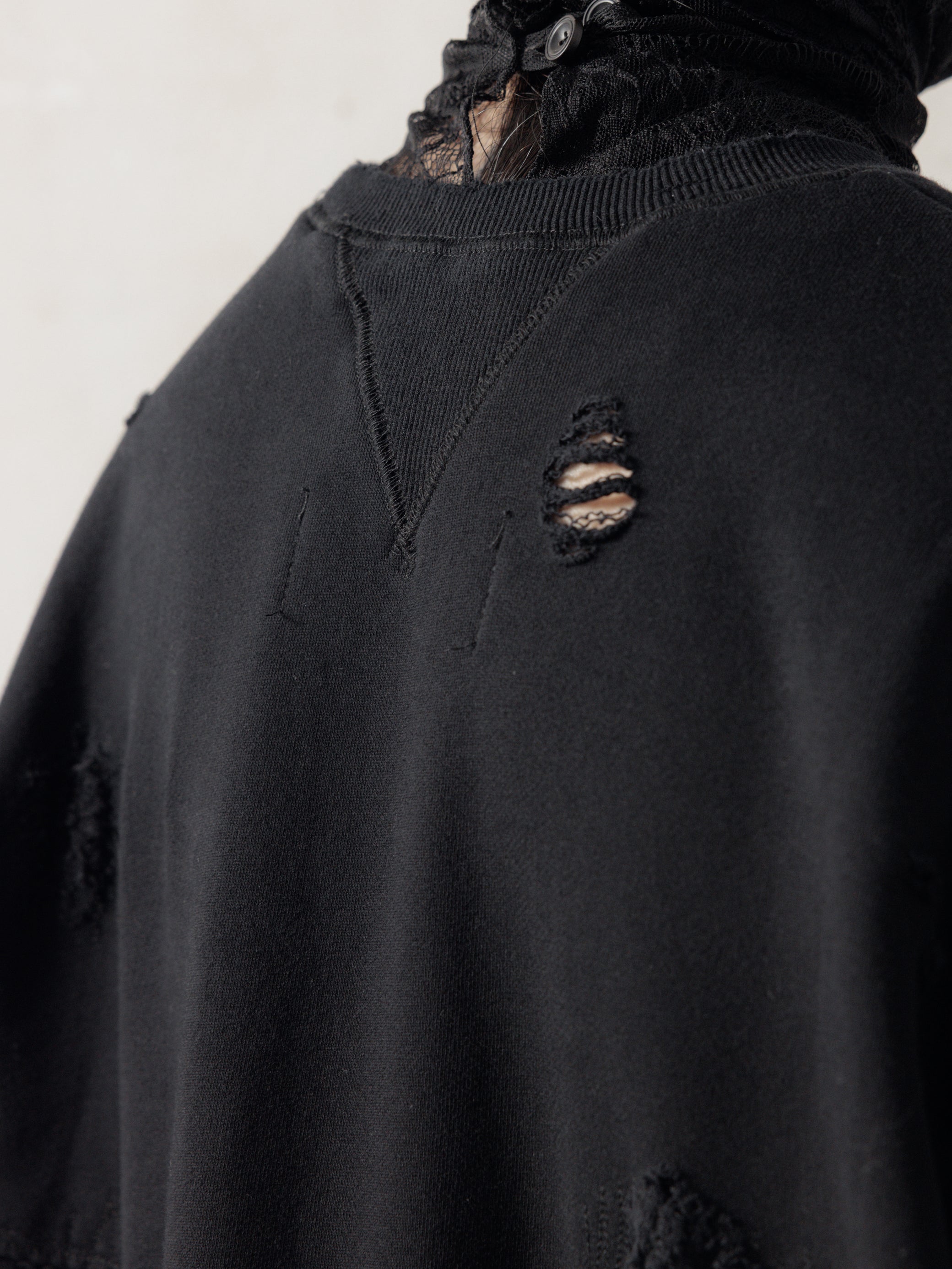 25FW｜Double V Destroyed Sweater (Black)