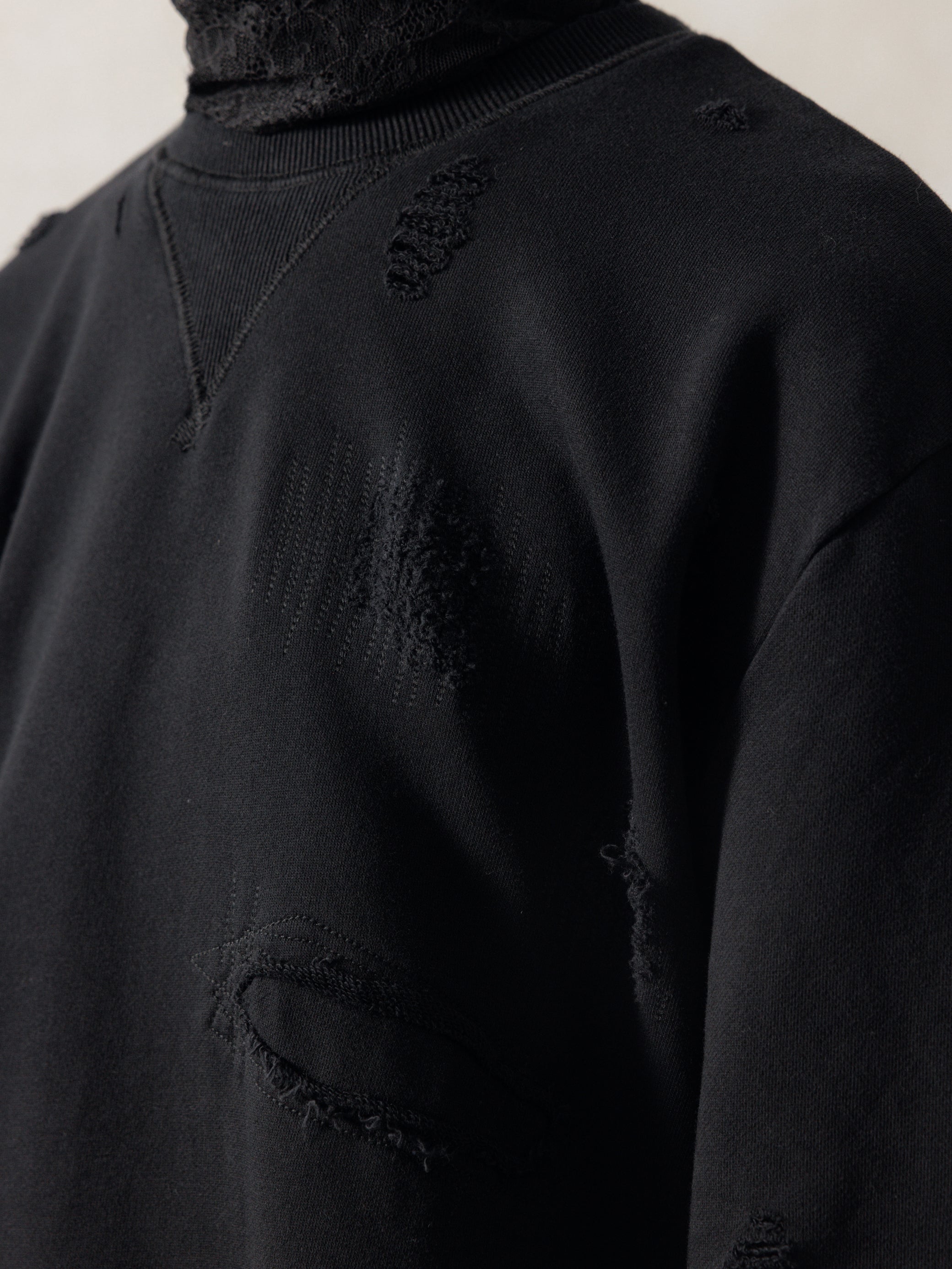 25FW｜Double V Destroyed Sweater (Black)
