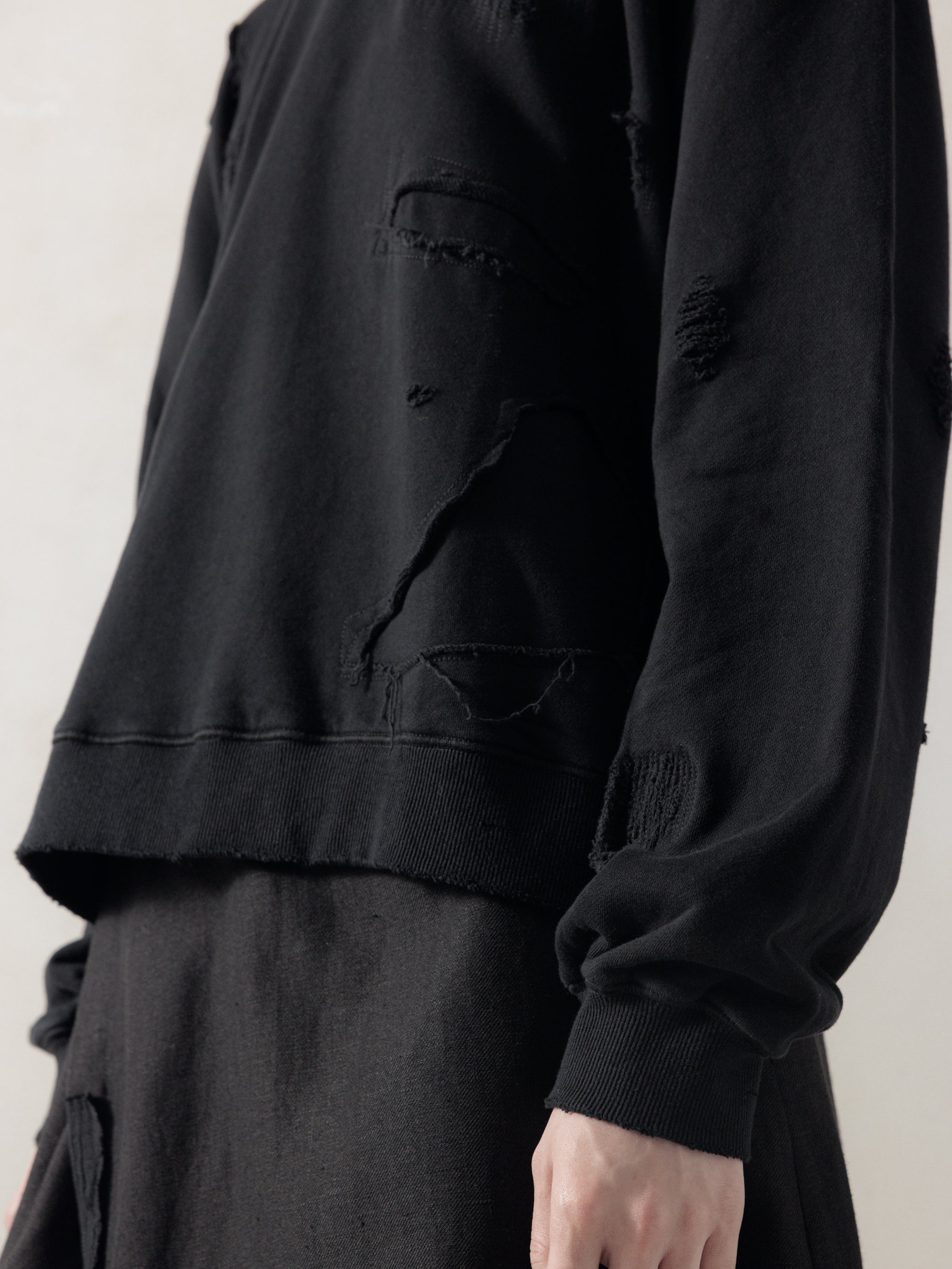 25FW｜Double V Destroyed Sweater (Black)