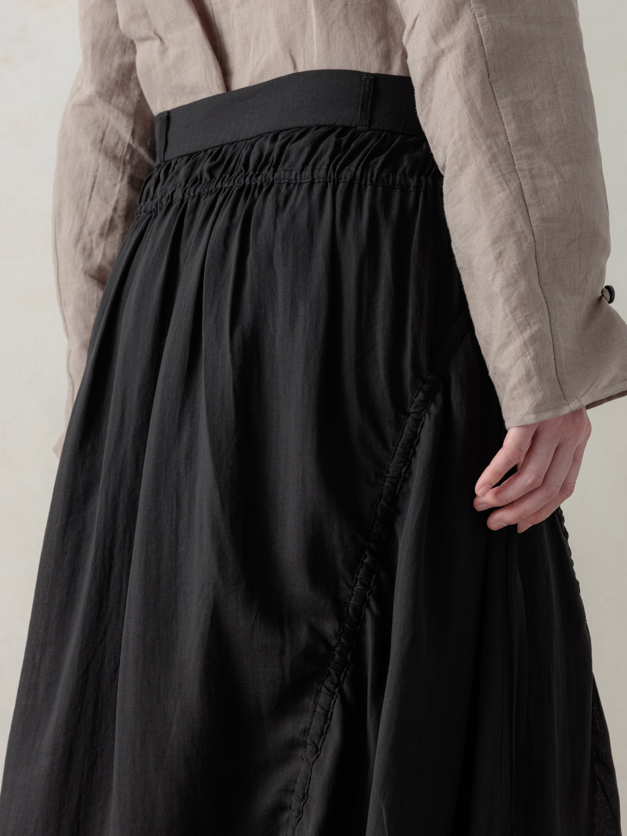 26SS WMS｜Cotton Pleated Midi Skirt (Black)
