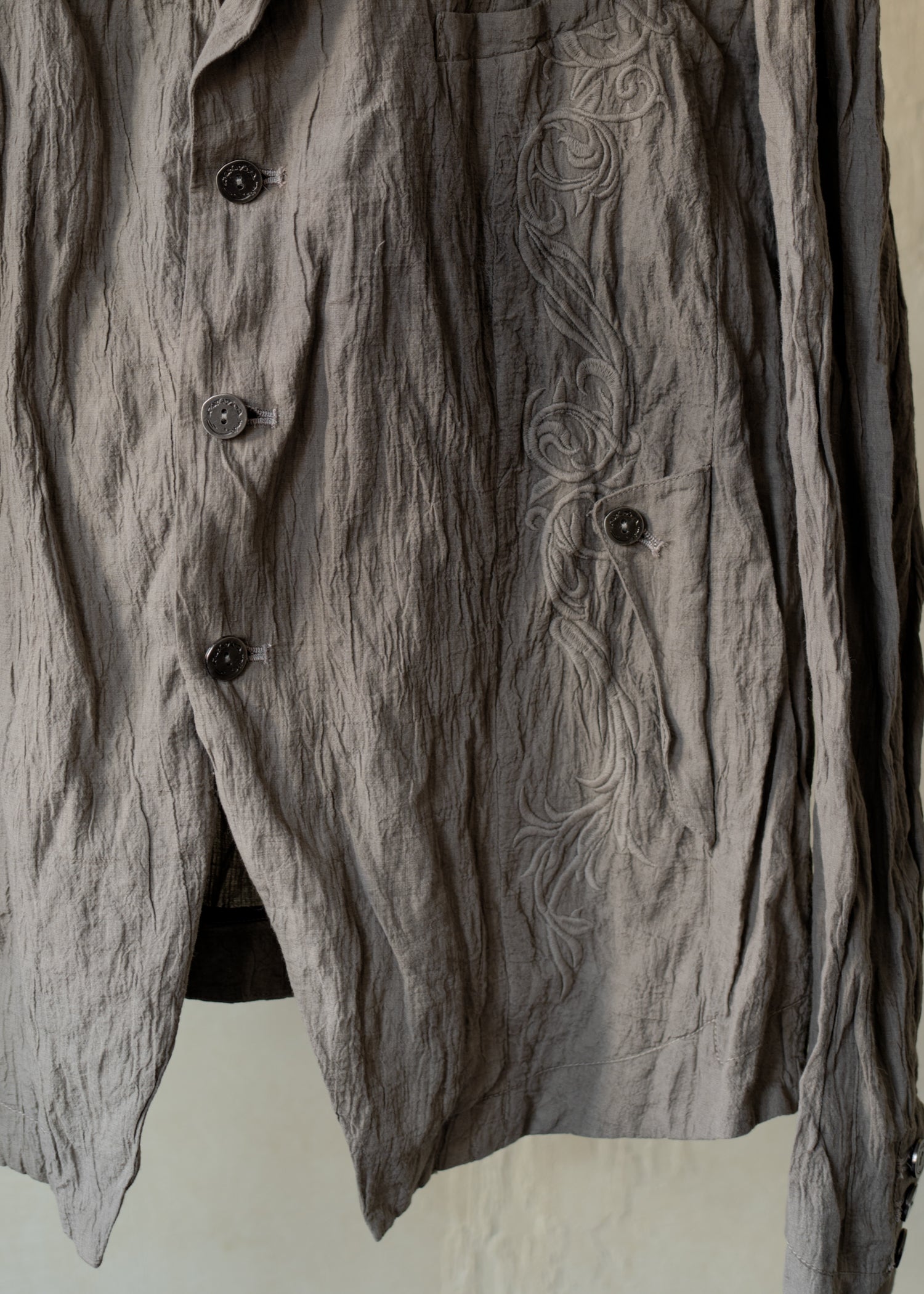 Forgotten Materials｜Embroidered Blazer (Natural Dyed Grey)
