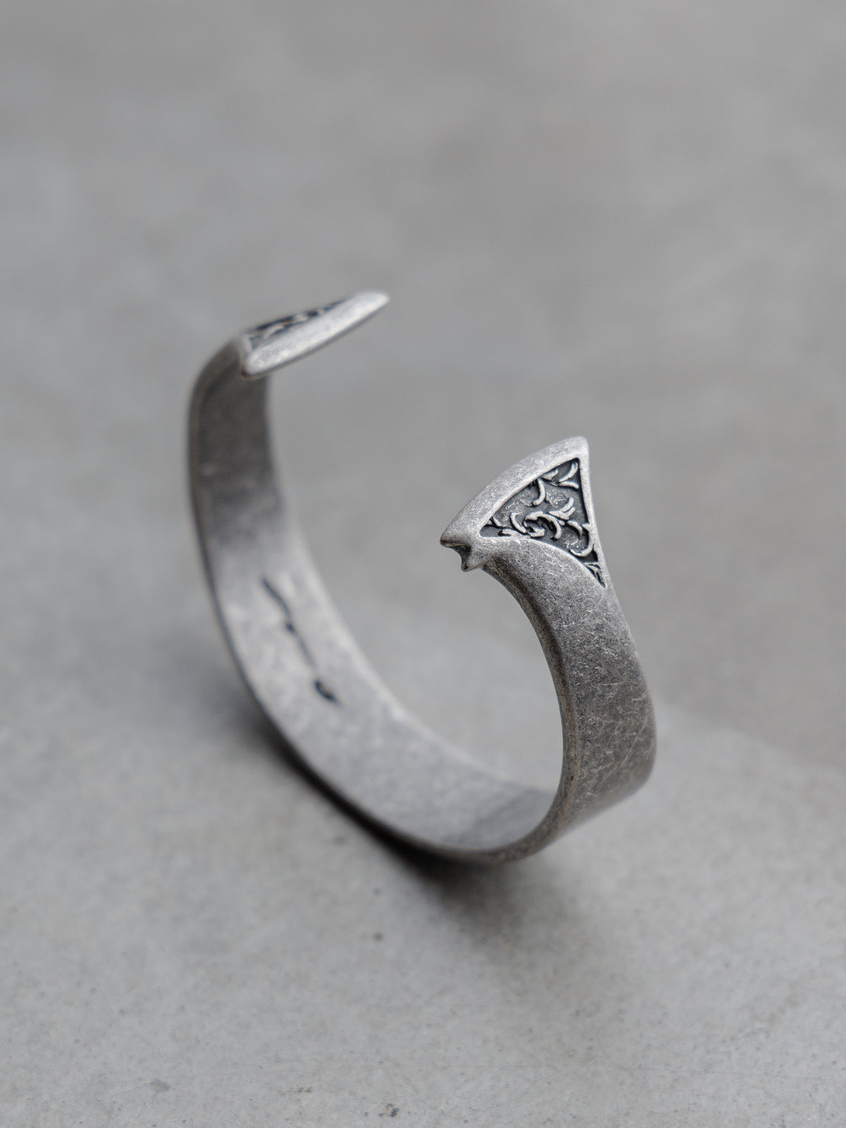 26FW｜Fortune Axe Bangle