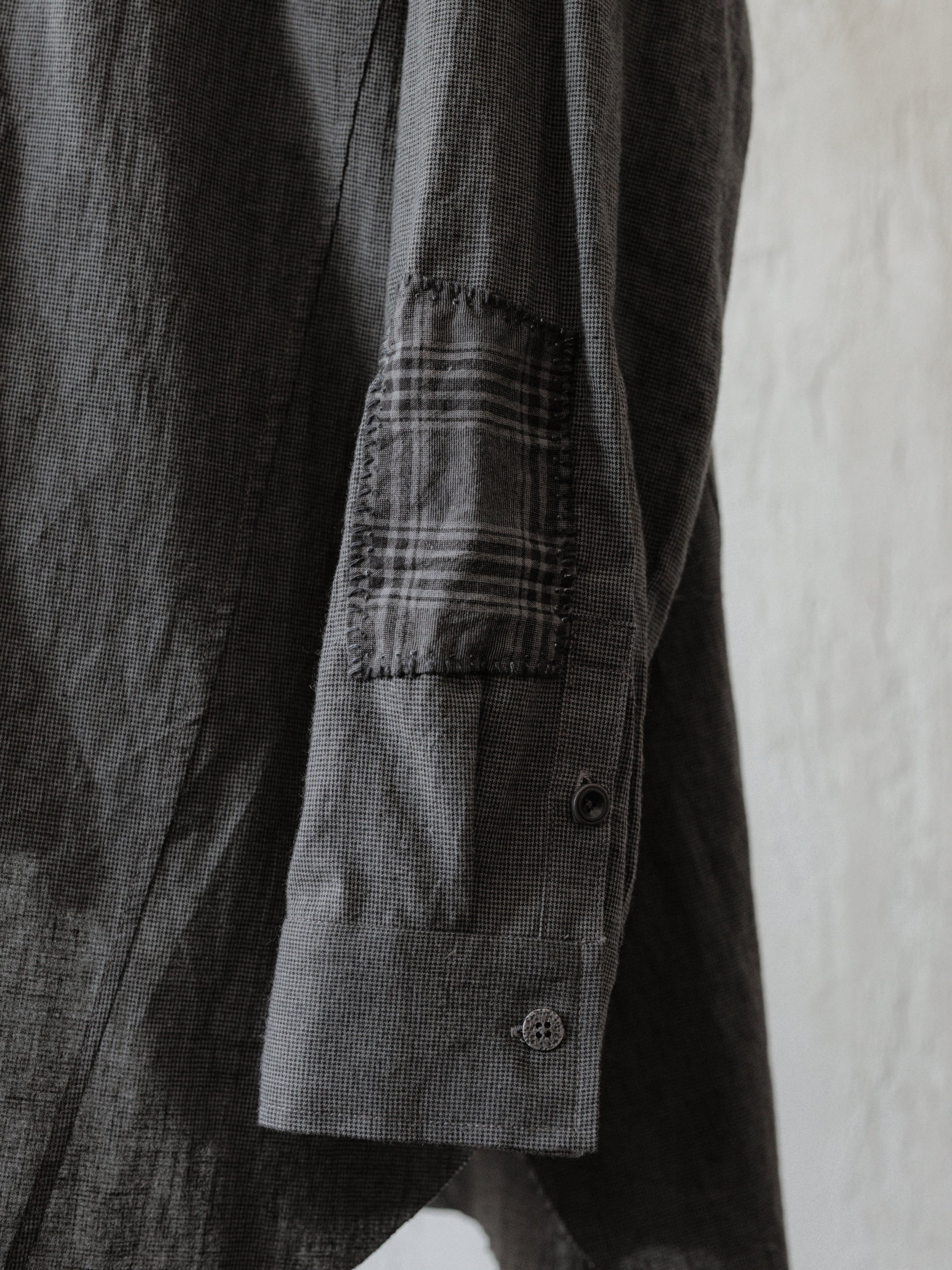 Forgotten Materials｜0222 / Grandpa's Repaired Shirt (Dark Grey)