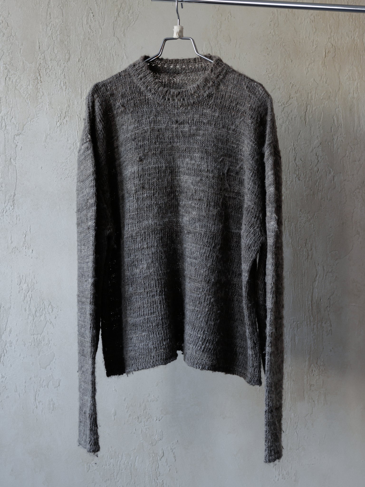 Forgotten Materials｜Tussah Silk Handspun Yarn Top (Natural Dyed Dark Grey)