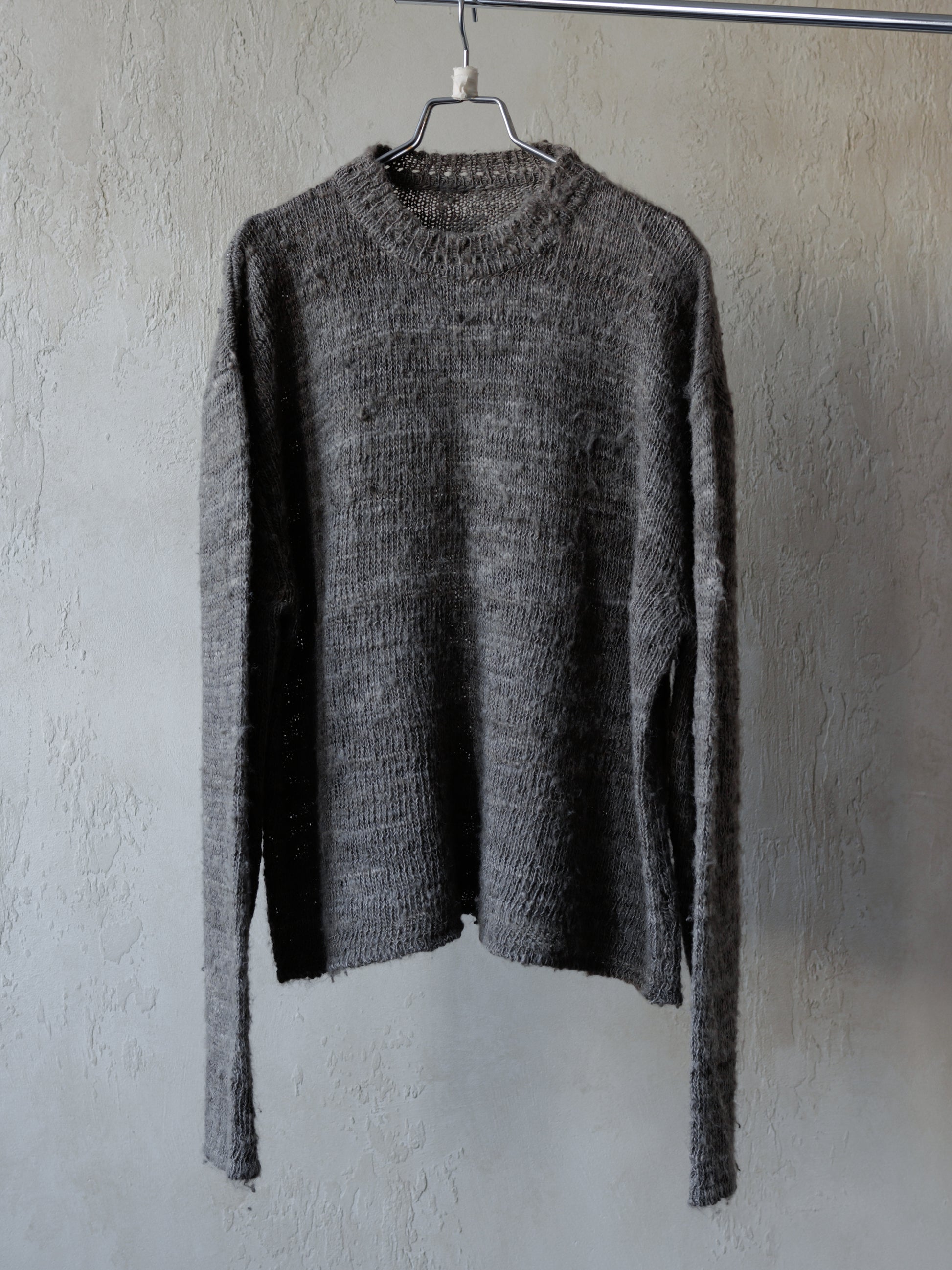 Forgotten Materials｜Tussah Silk Handspun Yarn Top (Natural Dyed Dark Grey)