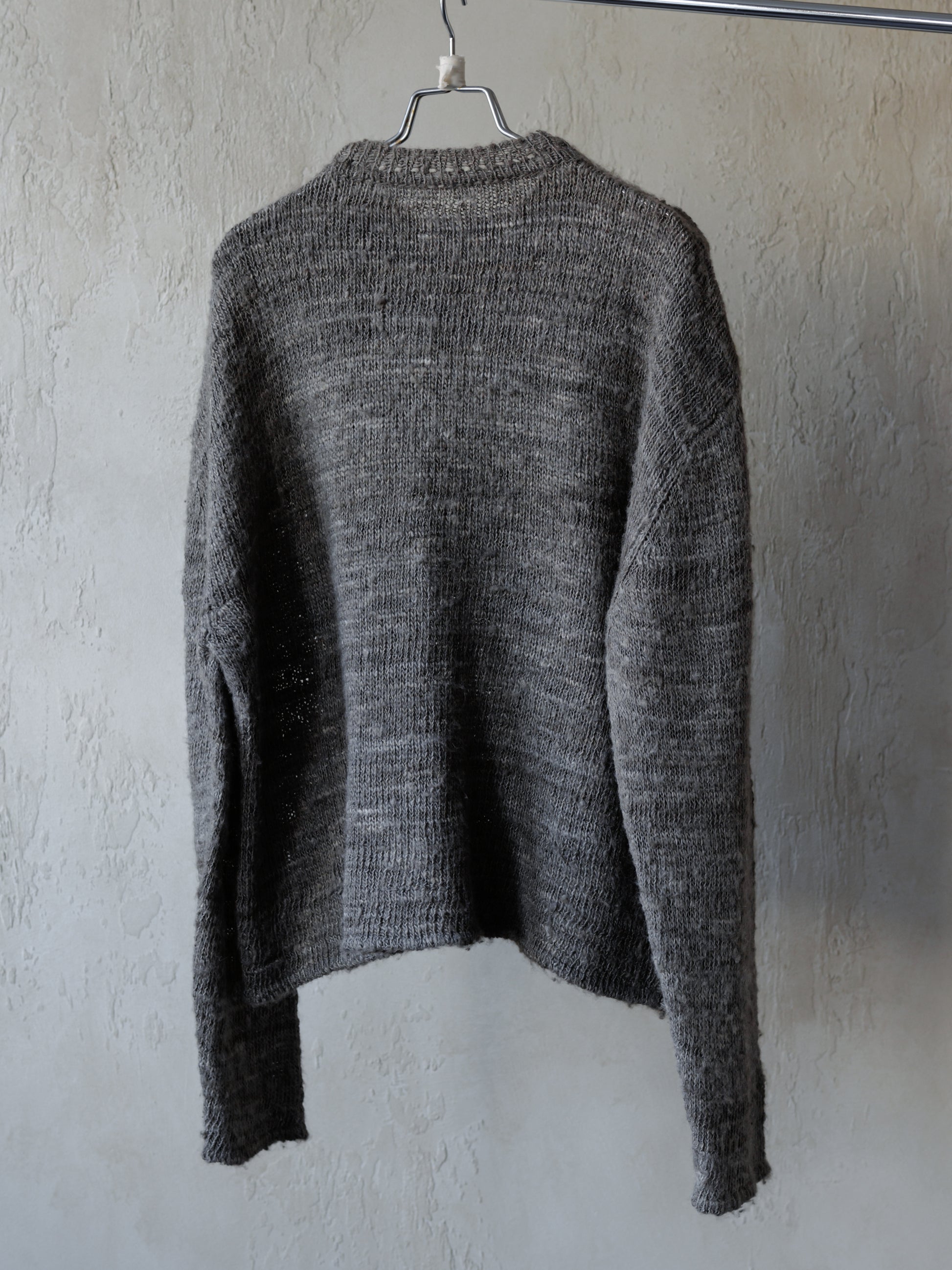 Forgotten Materials｜Tussah Silk Handspun Yarn Top (Natural Dyed Dark Grey)