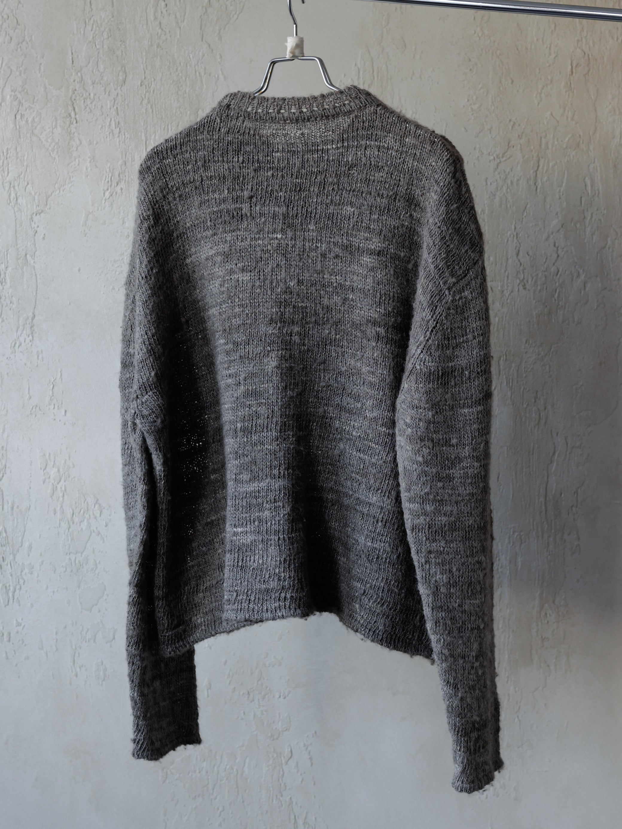 Forgotten Materials｜Tussah Silk Handspun Yarn Top (Natural Dyed Dark Grey)