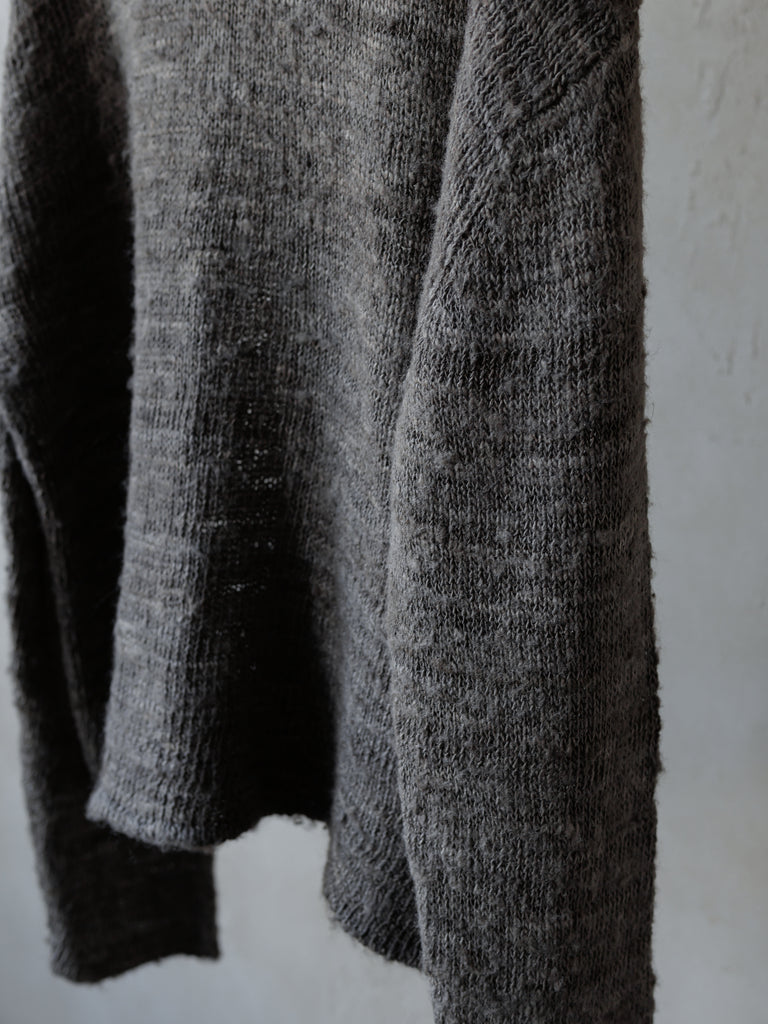 Forgotten Materials｜Tussah Silk Handspun Yarn Top (Natural Dyed Dark Grey)