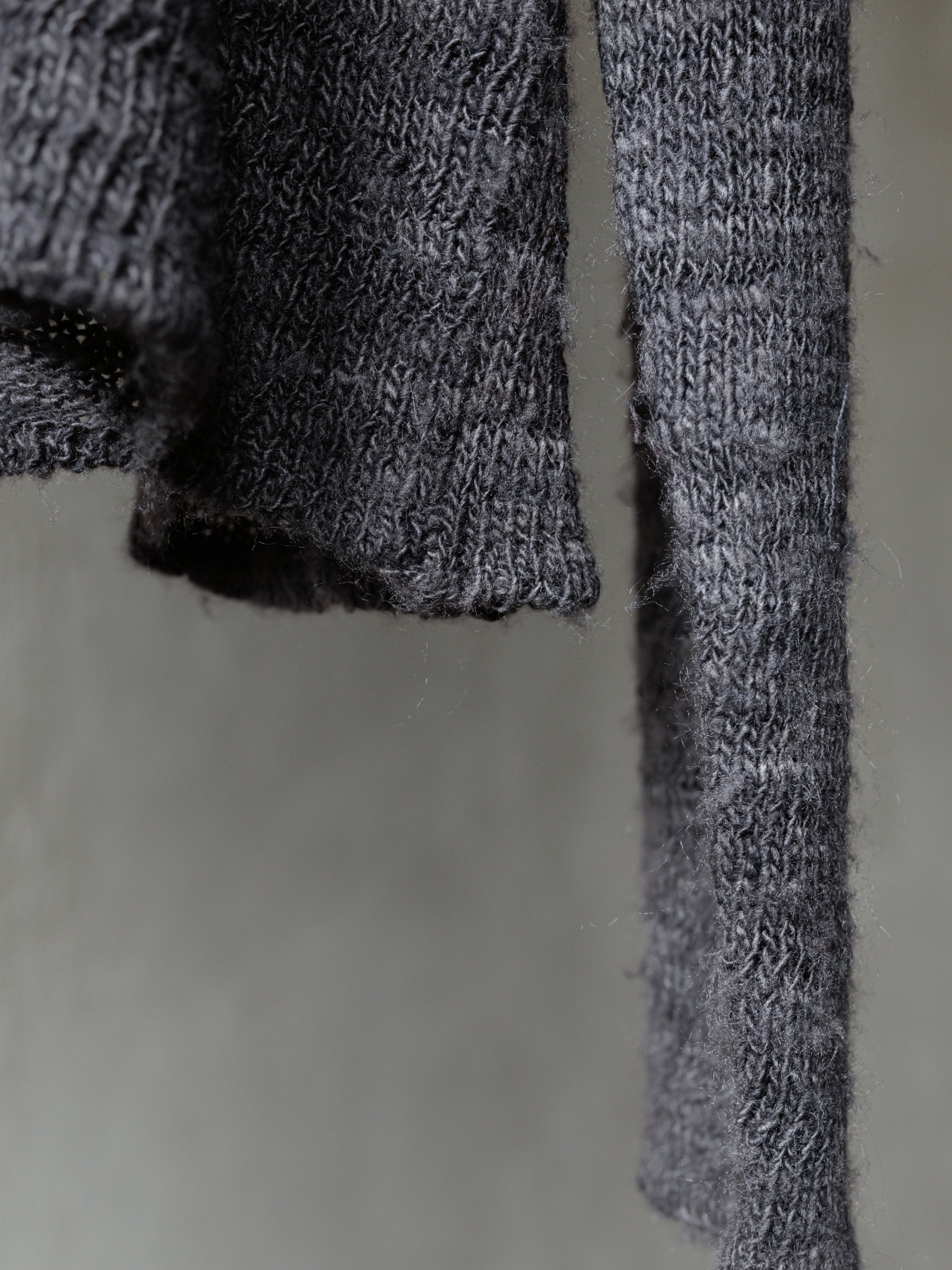 Forgotten Materials｜Tussah Silk Handspun Yarn Top (Natural Dyed Dark Purple)