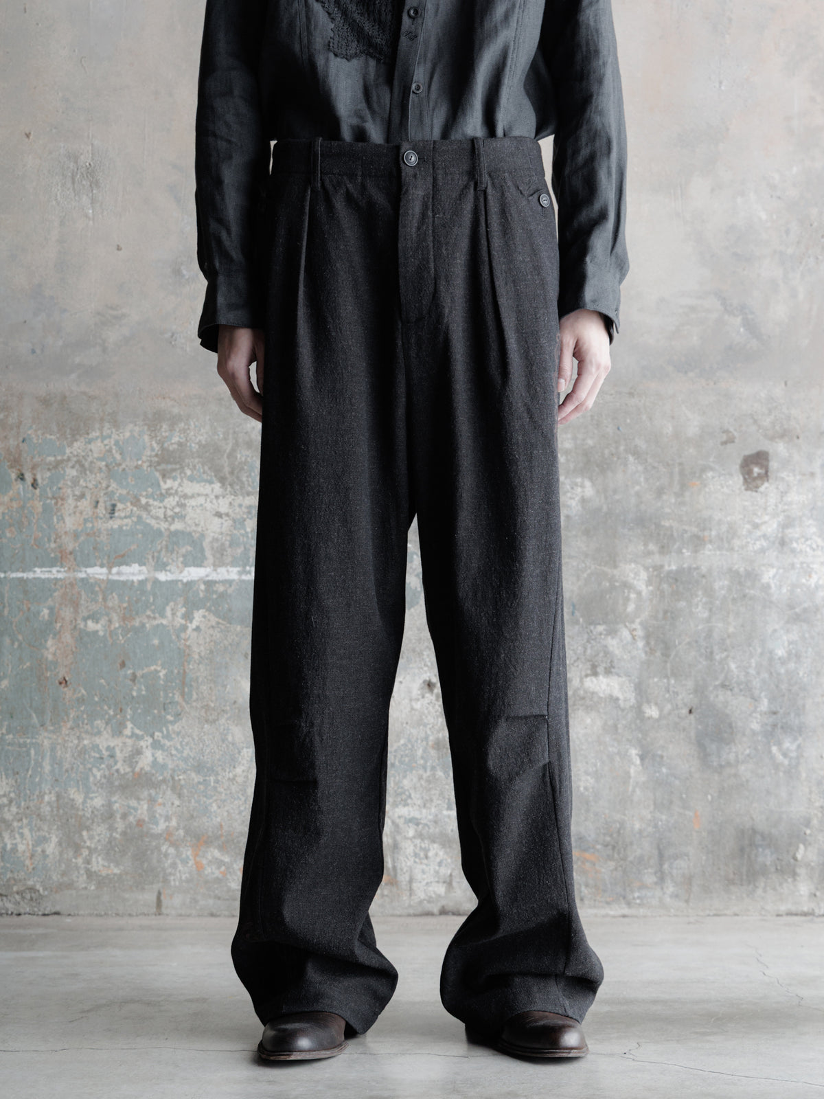26FW｜Embroidered Overlock Trousers