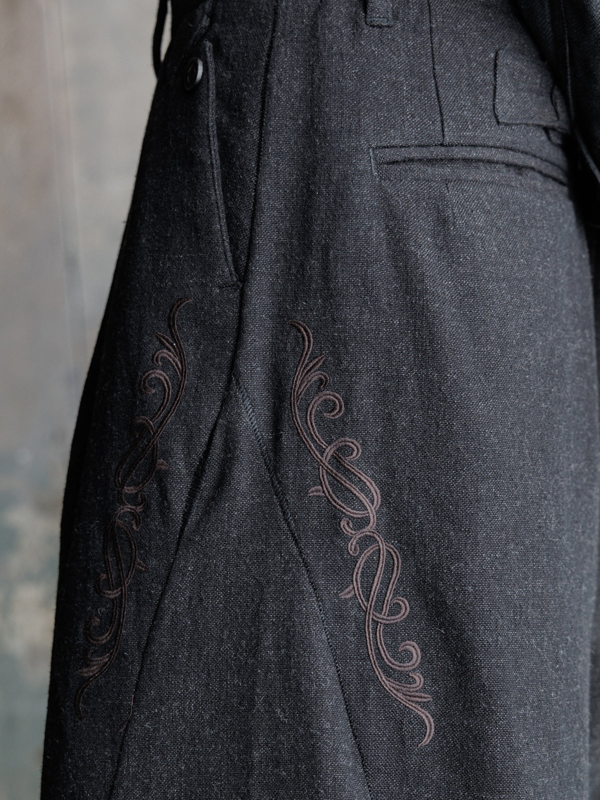 26FW｜Embroidered Overlock Trousers
