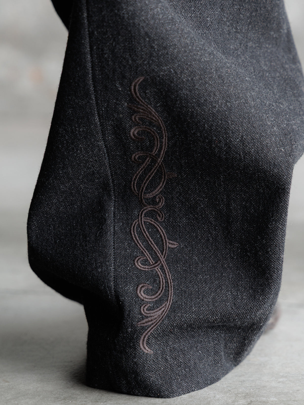 26FW｜Embroidered Overlock Trousers