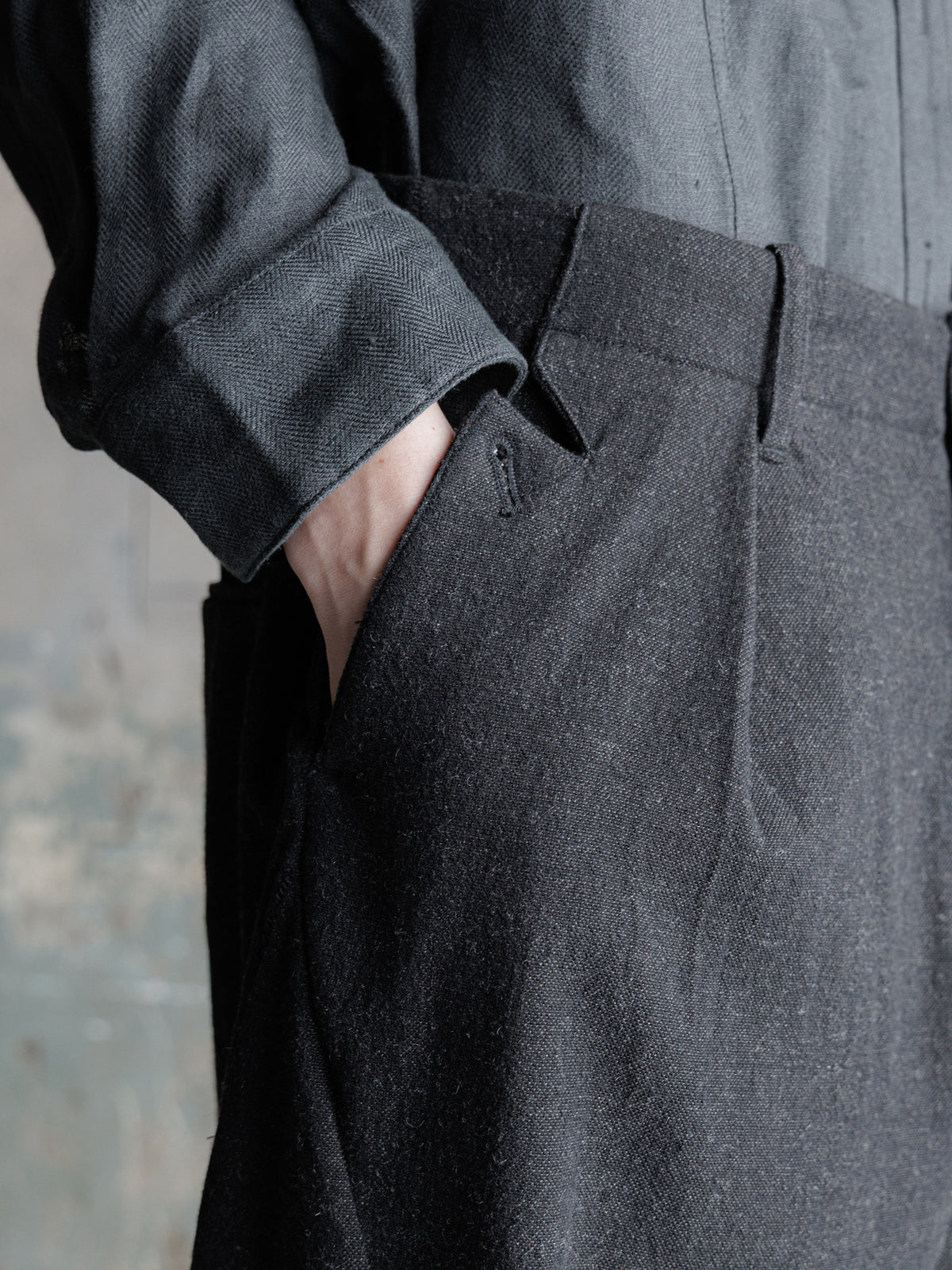 26FW｜Embroidered Overlock Trousers