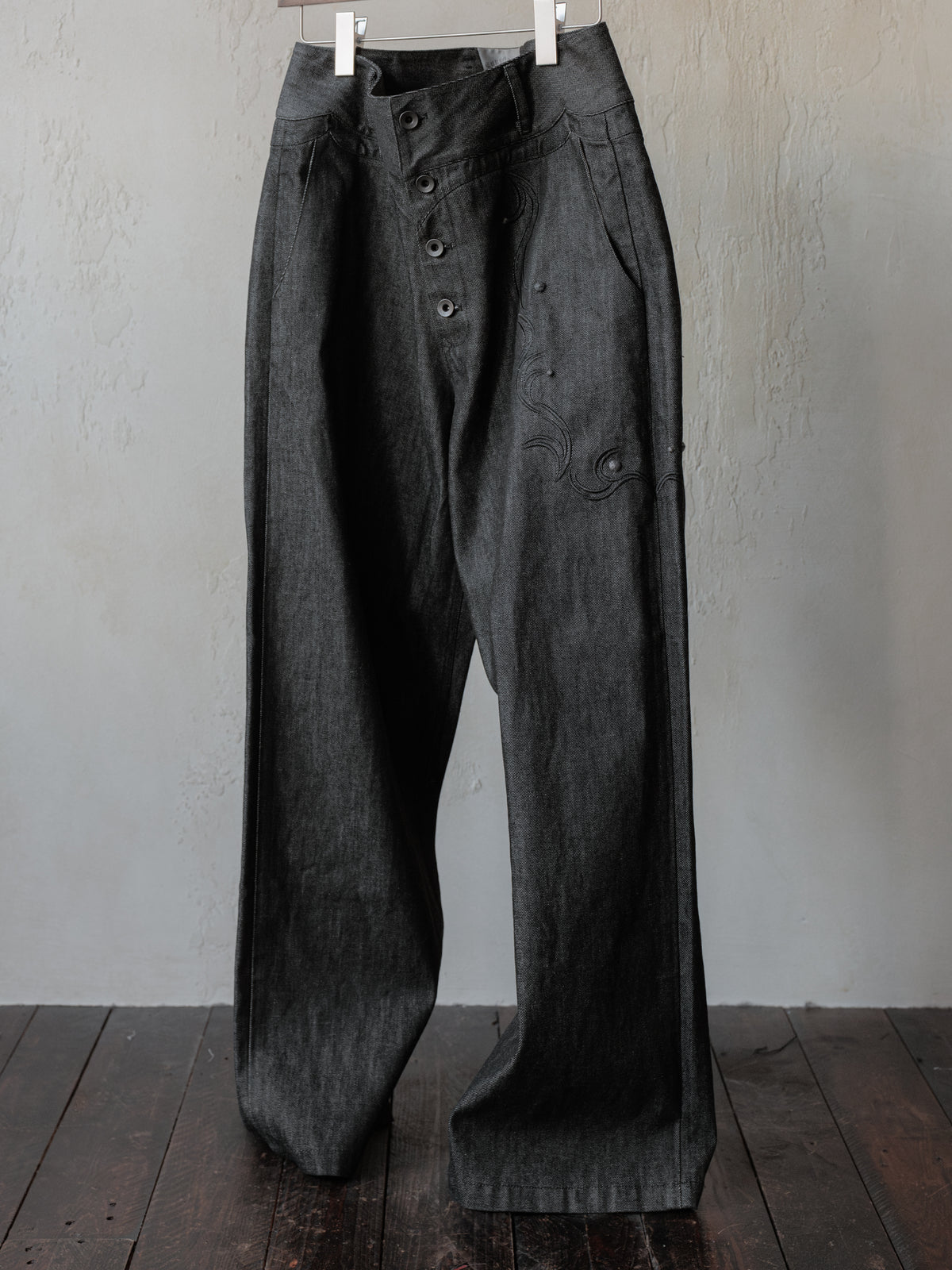 Forgotten Materials｜Embroidered Buckleback