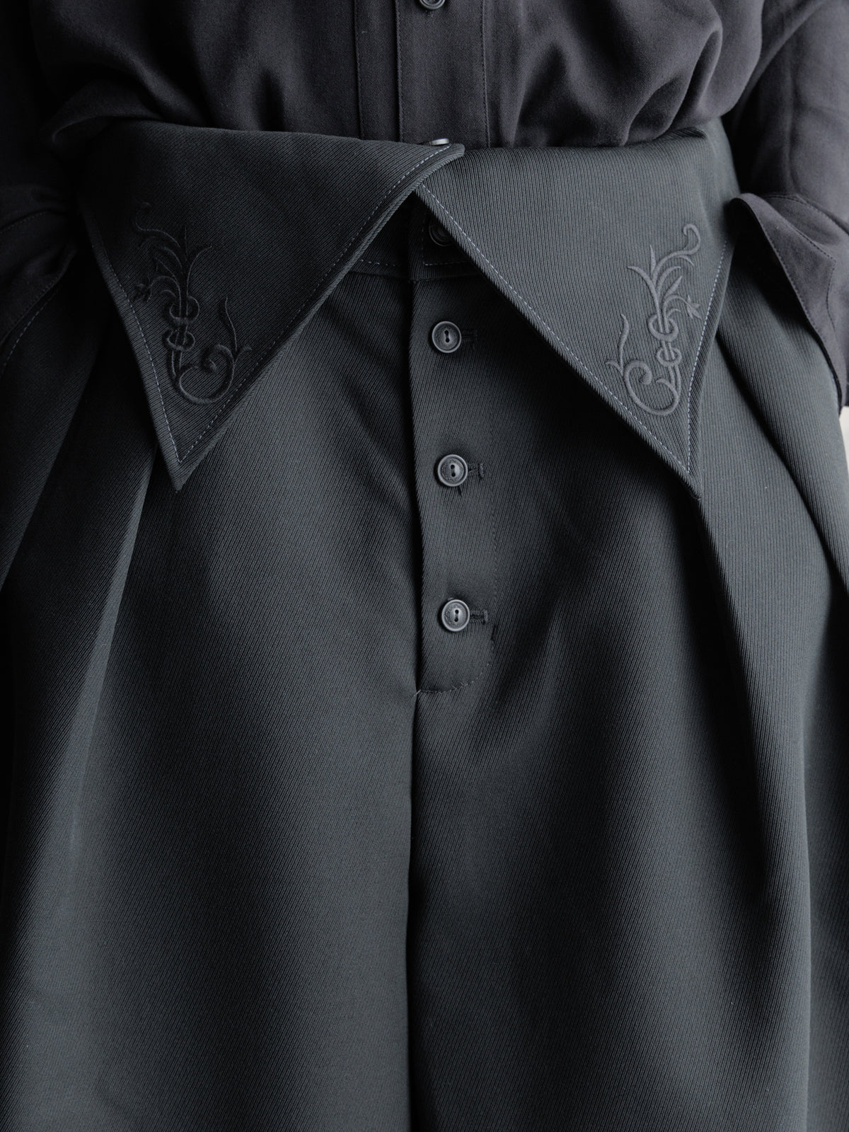 26FW｜Foldable Waist Embroidered Trousers