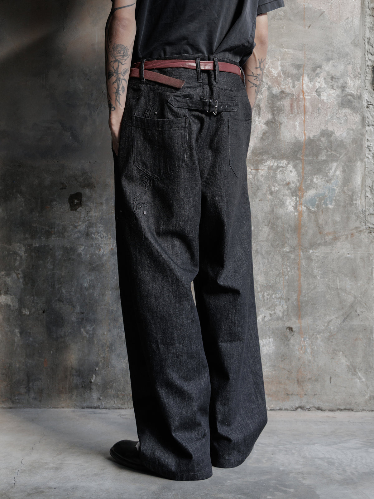Forgotten Materials｜Embroidered Buckleback