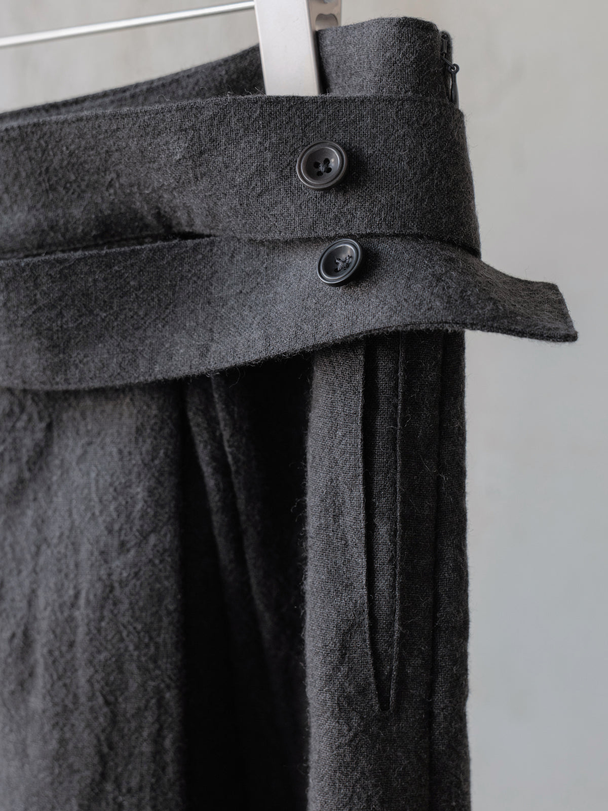 Forgotten Materials WMS｜Hand-Sewn Carved Pleats Skirt