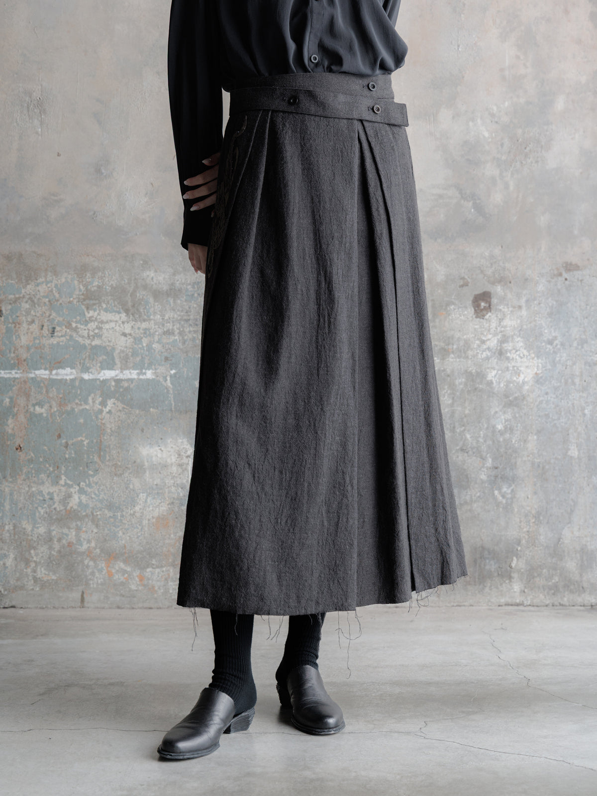 Forgotten Materials WMS｜Hand-Sewn Carved Pleats Skirt