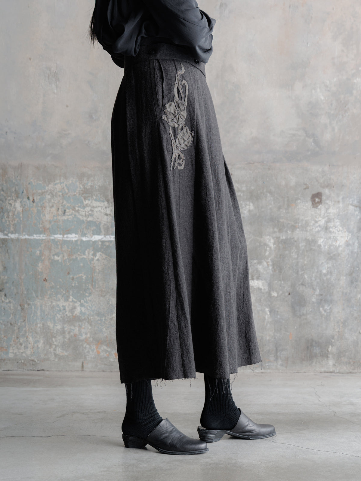 Forgotten Materials WMS｜Hand-Sewn Carved Pleats Skirt