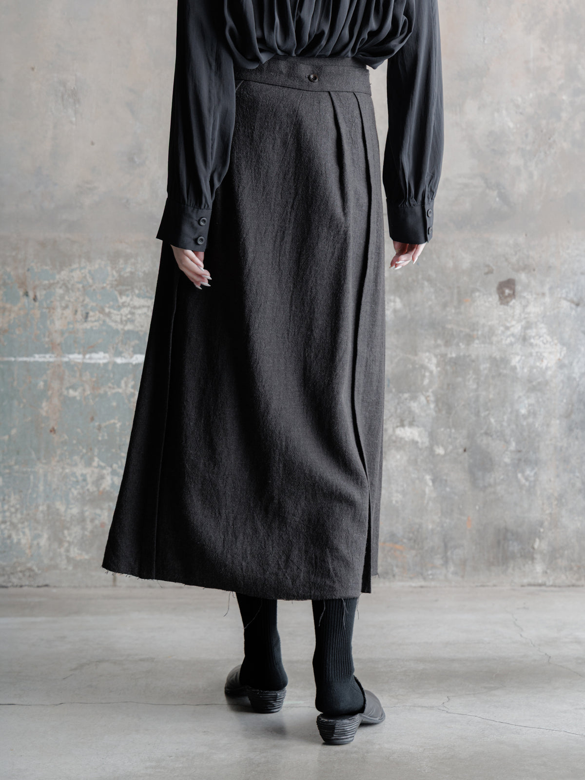 Forgotten Materials WMS｜Hand-Sewn Carved Pleats Skirt
