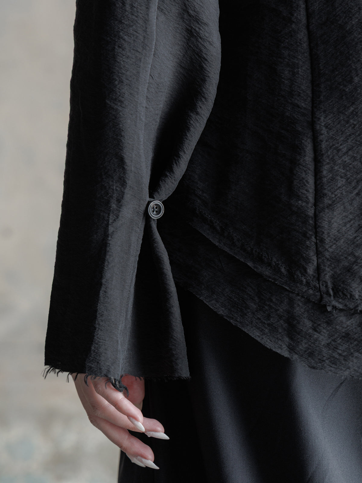 26FW WMS｜Tie-Neck Raw-Edge Shirt