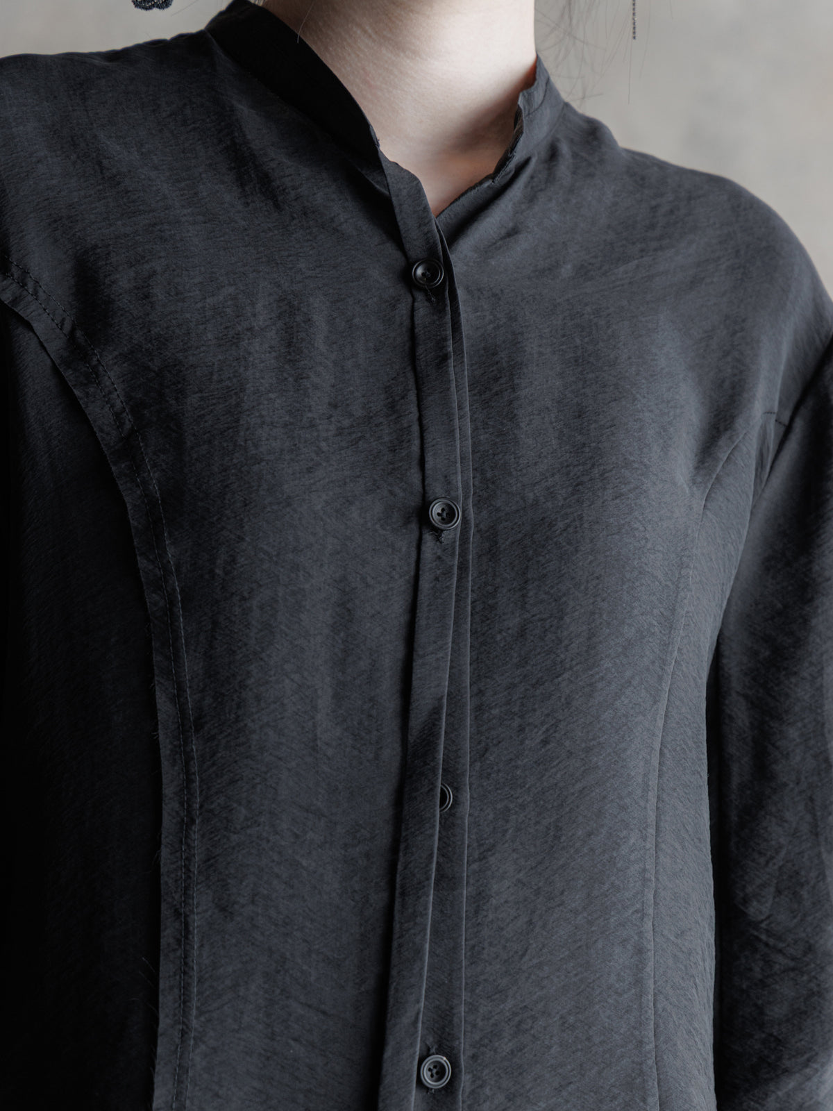 26FW WMS｜Tie-Neck Raw-Edge Shirt