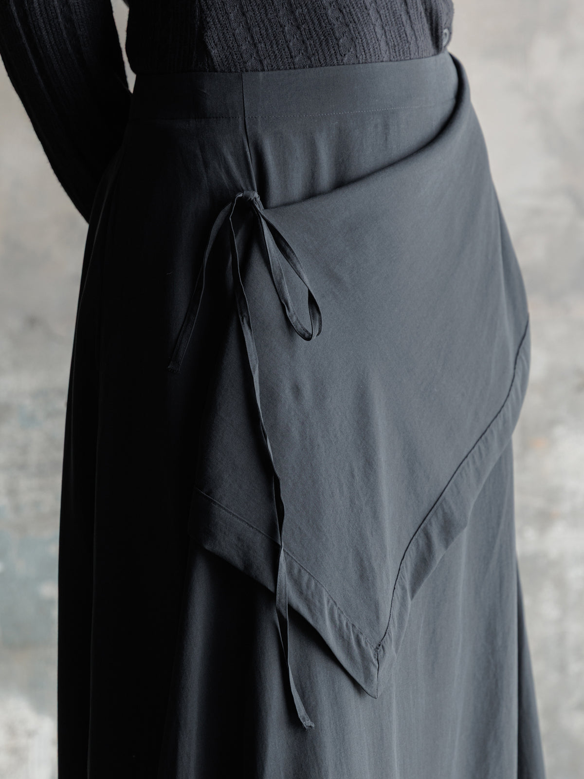 26FW WMS｜Layered Raw-Edge Skirt