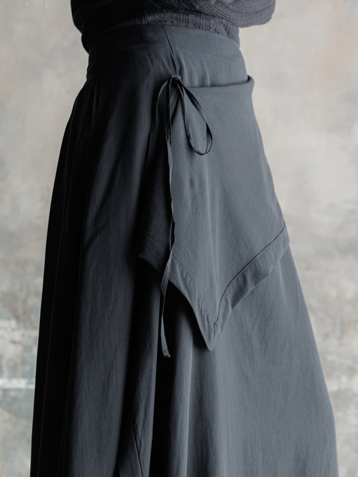 26FW WMS｜Layered Raw-Edge Skirt